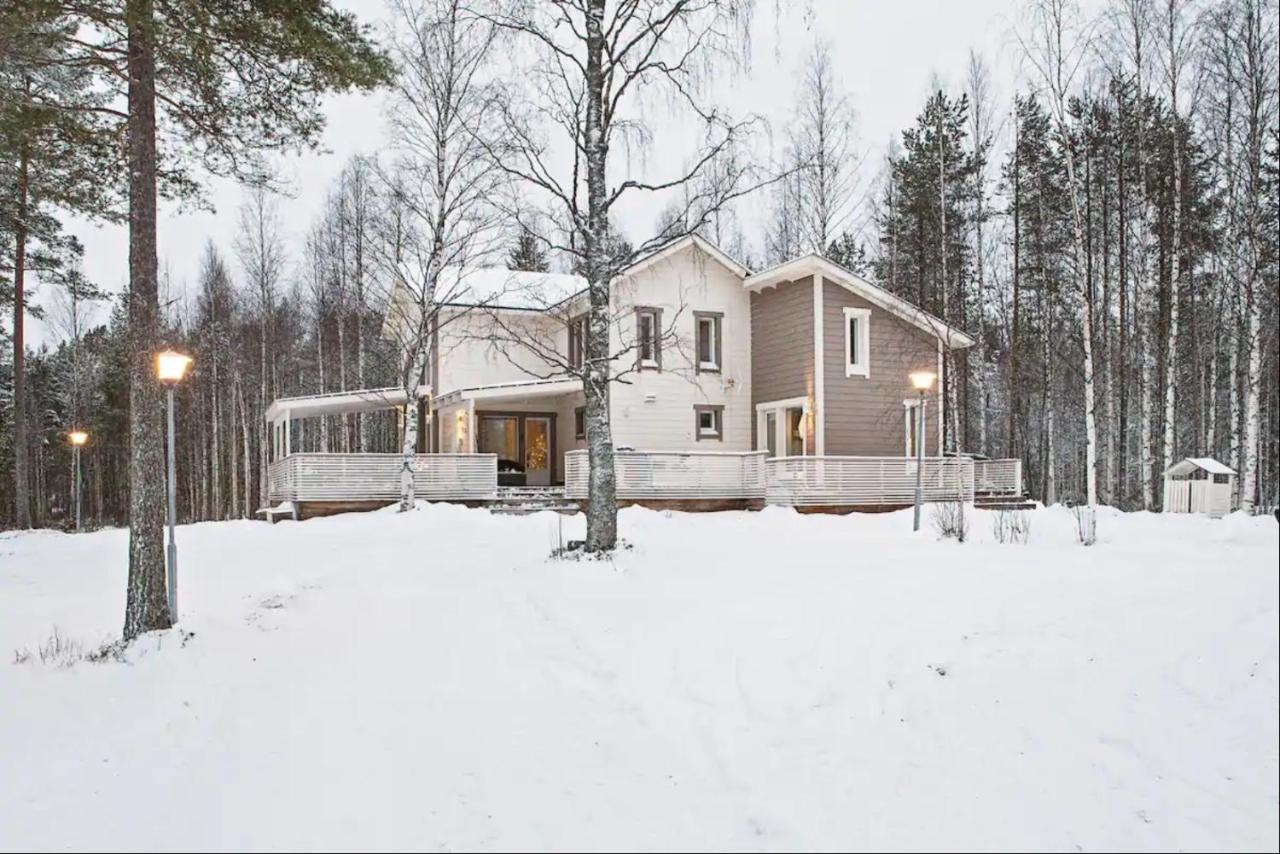 Luxurious Villa Kinos With Jacuzzi Rovaniemi Exteriör bild