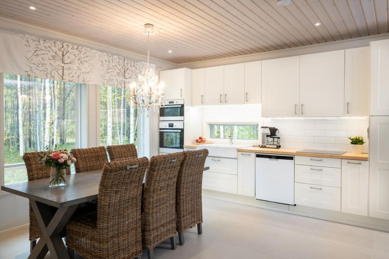 Luxurious Villa Kinos With Jacuzzi Rovaniemi Exteriör bild